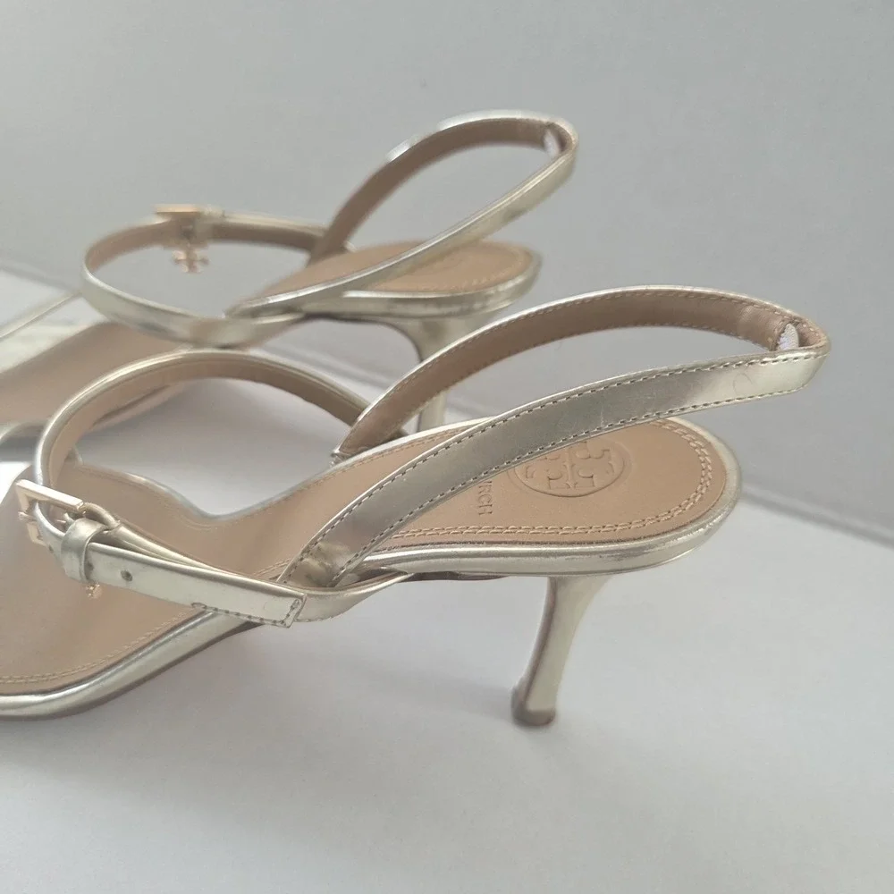 Tory Burch Womens Gold Metallic Ankle Strap Sandals Heels Size 8 Logo Charm